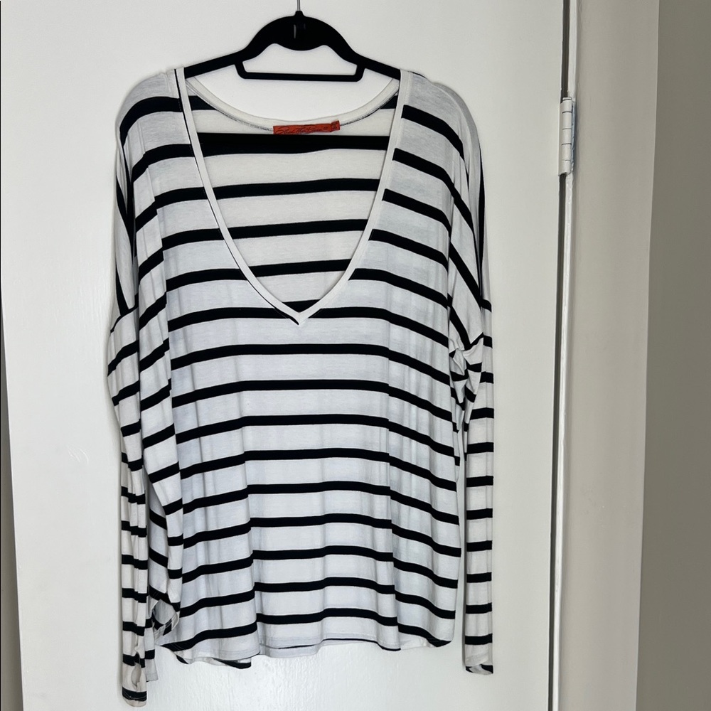 Feel The Piece Black and White Striped V-Neck Long Sleeve Top